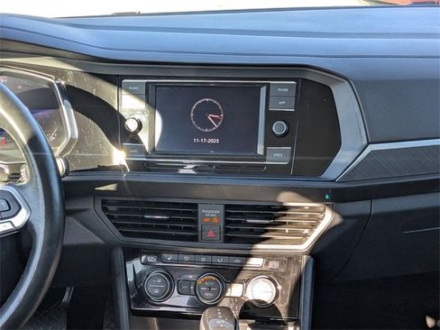 Used 2024 Volkswagen Jetta SE image 16