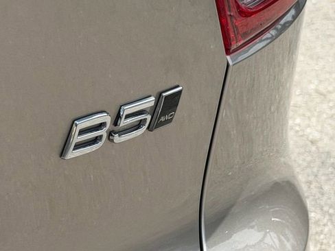 Certified 2024 Volvo XC40 B5 Plus w/ Protection Package Premier AWD/4WD image 9