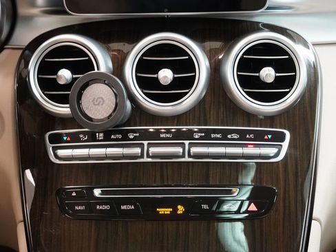 Used 2017 Mercedes-Benz GLC 300 4MATIC image 23