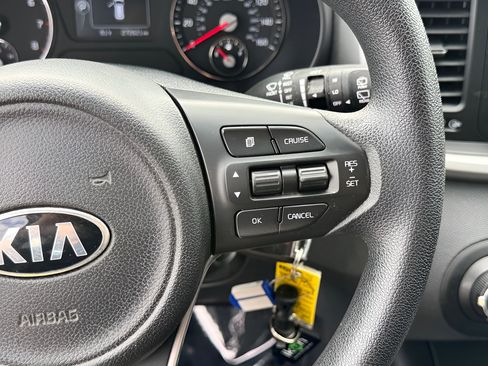 Used 2017 Kia Sorento FWD image 17