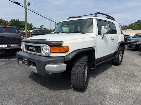 Used 2014 Toyota FJ Cruiser 4WD w/ Convenience Package image 7