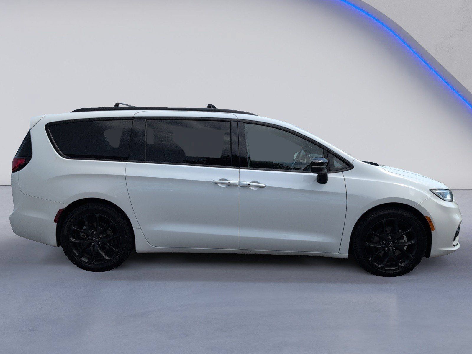 Used 2025 Chrysler Pacifica Limited FWD image 12