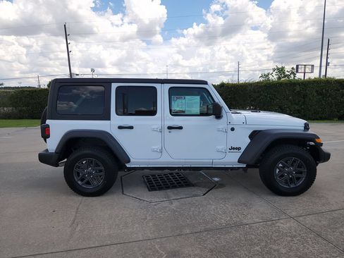 Used 2025 Jeep Wrangler Unlimited Sport AWD/4WD image 4