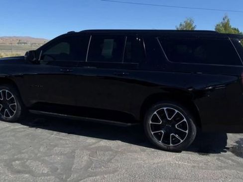 Used 2025 Chevrolet Suburban RST w/ RST Capability Package AWD/4WD image 6