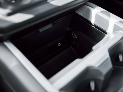 Used 2025 Land Rover Defender 110 V8 image 70