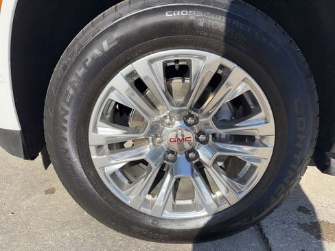 Used 2025 GMC Yukon XL Denali AWD/4WD image 43