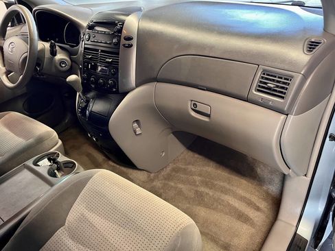 Used 2008 Toyota Sienna LE image 18