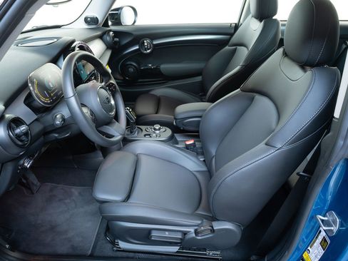 Used 2023 MINI Cooper SE image 3