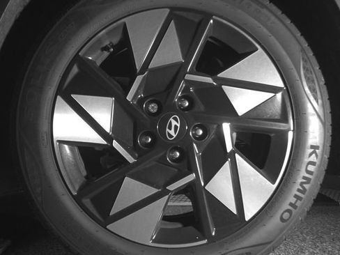 Used 2024 Hyundai Kona SEL FWD image 18