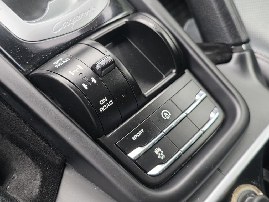 Used 2017 Porsche Cayenne AWD/4WD image 26
