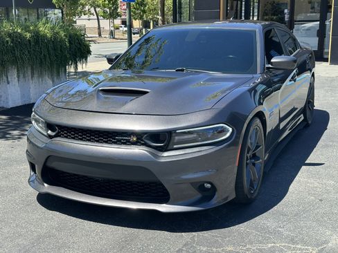 Used 2019 Dodge Charger Scat Pack w/ Plus Group RWD image 4