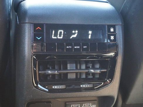 Used 2024 Jeep Grand Cherokee L Altitude AWD/4WD image 36