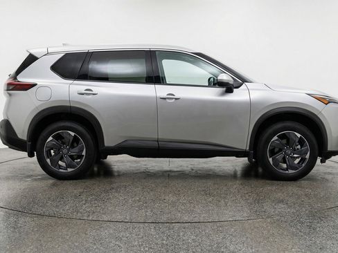 Used 2025 Nissan Rogue SV FWD image 11