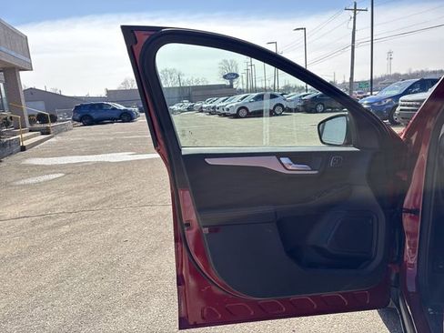 Certified 2023 Ford Escape Platinum w/ Class II Trailer Tow Package image 21