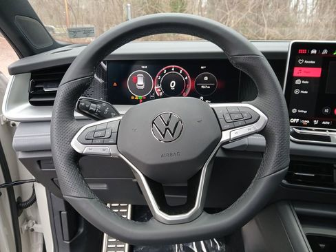 New 2026 Volkswagen Tiguan SE R-Line image 14