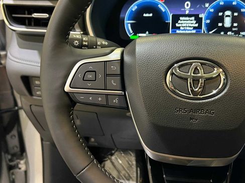 Certified 2025 Toyota Highlander Limited image 22