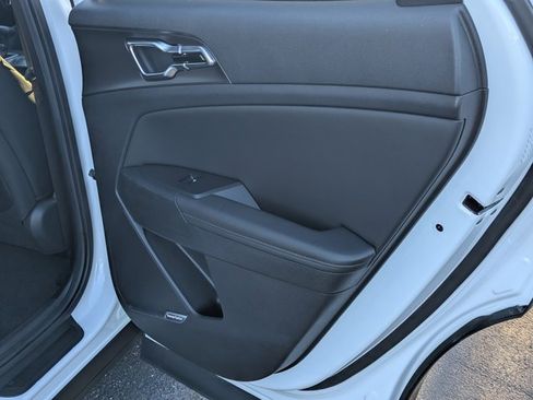 Used 2026 Kia Sportage SX image 15