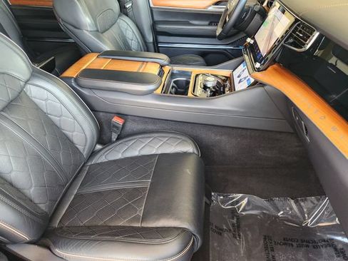 Used 2024 Jeep Grand Wagoneer L Series III AWD/4WD image 20