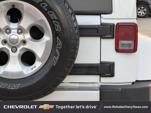 Used 2013 Jeep Wrangler Unlimited Sahara AWD/4WD image 8