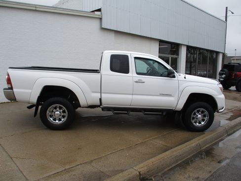 Used 2013 Toyota Tacoma 4x4 Access Cab w/ SR5 Pkg image 8