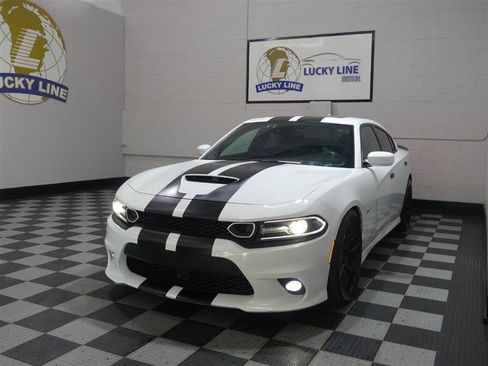 Used 2019 Dodge Charger Scat Pack w/ Dynamics Package RWD image 4