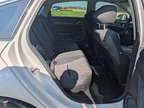 Used 2018 Honda Accord EX image 6