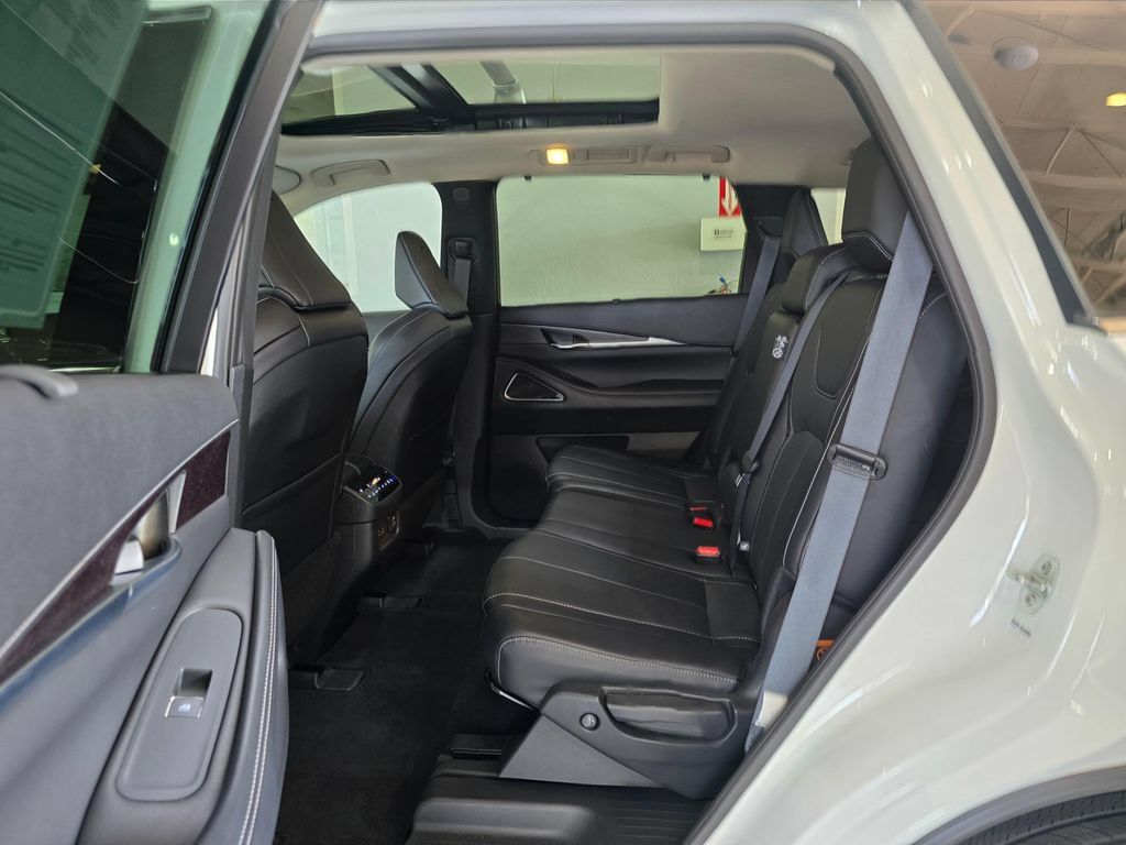 Certified 2024 INFINITI QX60 Sensory w/ Cargo Package AWD/4WD image 22