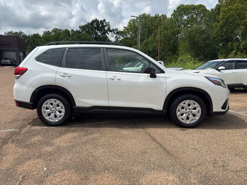 Used 2022 Subaru Forester AWD/4WD image 3