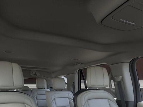 New 2026 Lincoln Navigator Premiere AWD/4WD image 22