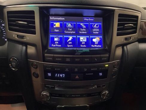 Used 2014 Lexus LX 570 4WD image 35
