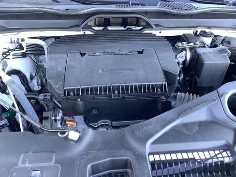 Used 2024 Honda Pilot Touring image 9