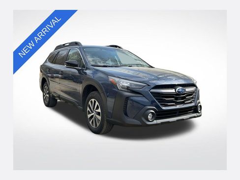 Used 2023 Subaru Outback Premium image 1
