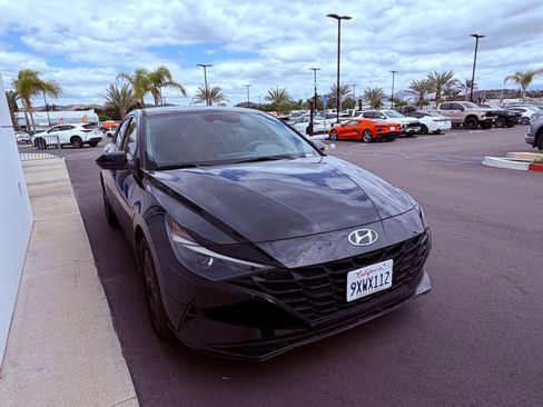 Used 2023 Hyundai Elantra Blue FWD image 2