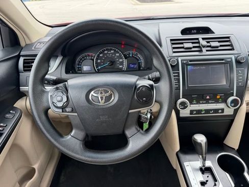 Used 2013 Toyota Camry LE image 13