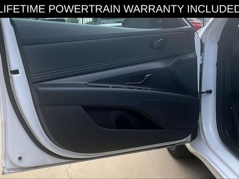 Used 2025 Hyundai Elantra SEL FWD image 15