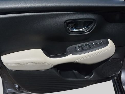 Used 2023 Honda HR-V LX image 19