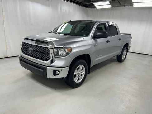 Used 2019 Toyota Tundra SR5 w/ Convenience Package AWD/4WD image 2