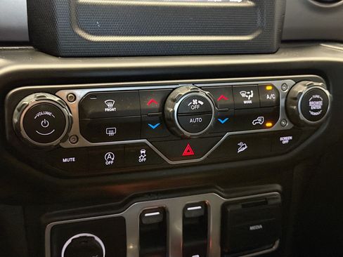 Used 2020 Jeep Wrangler Sport AWD/4WD image 10