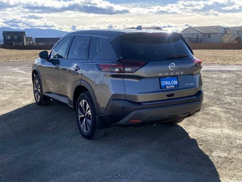 Used 2021 Nissan Rogue SV image 11