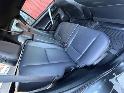 Used 2018 Toyota RAV4 SE w/ All Weather Liner Package FWD image 79