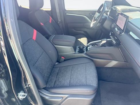 Used 2025 Chevrolet Colorado Z71 AWD/4WD image 25