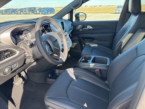 New 2026 Chrysler Pacifica Select image 22