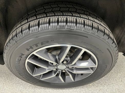 Used 2018 Jeep Grand Cherokee Limited AWD/4WD image 16