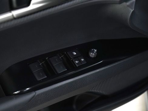 Used 2025 Toyota Camry SE image 17