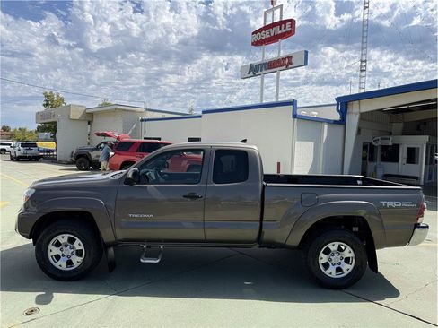 Used 2012 Toyota Tacoma 4x4 Access Cab V6 w/ TRD Off-Road Pkg image 9