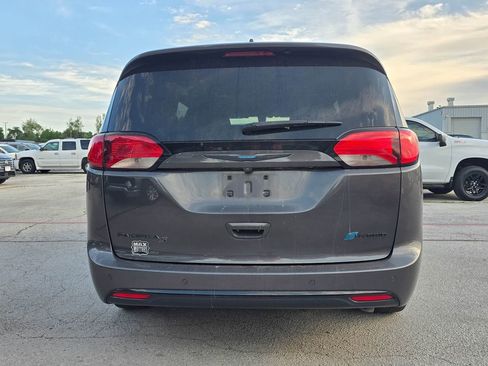 Used 2020 Chrysler Pacifica Touring-L w/ S Appearance Package FWD image 5
