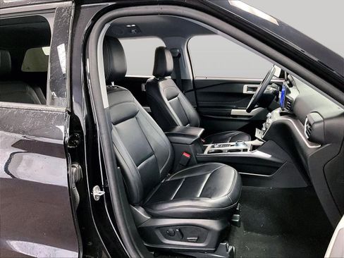 Certified 2024 Ford Explorer XLT w/ Equipment Group 202A image 7