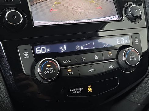 Used 2020 Nissan Rogue SV FWD image 23