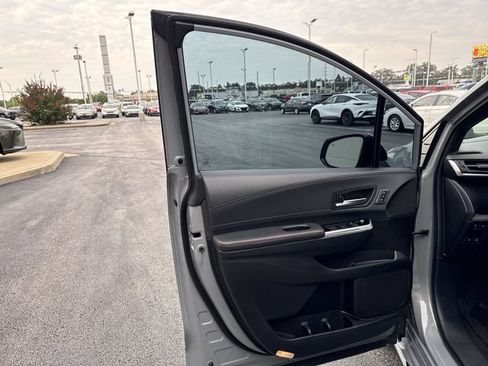 Used 2025 Toyota Sienna XSE w/ XSE Premium Package FWD image 10