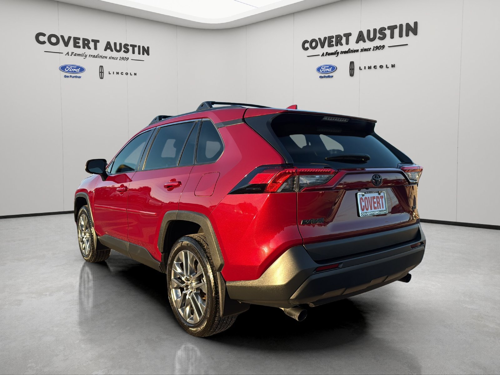 Used 2024 Toyota RAV4 XLE Premium FWD image 2
